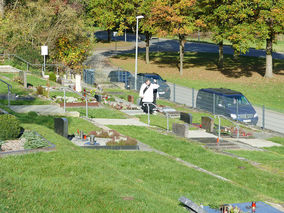 Segnung der Gräber auf dem Friedhof in Naumburg (© Karl-Franz Thiede)